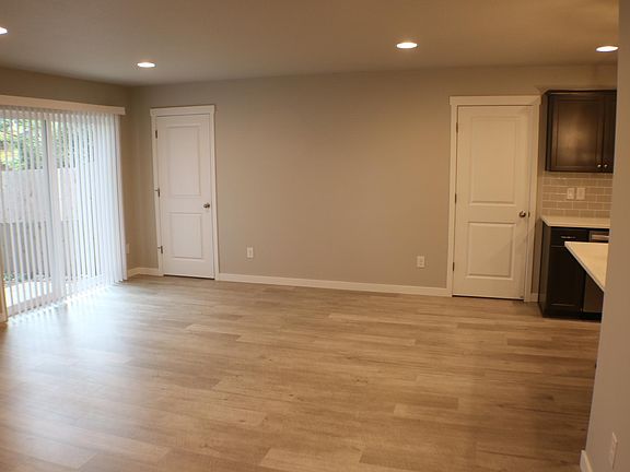4th image of 14113 NE 7th Ct