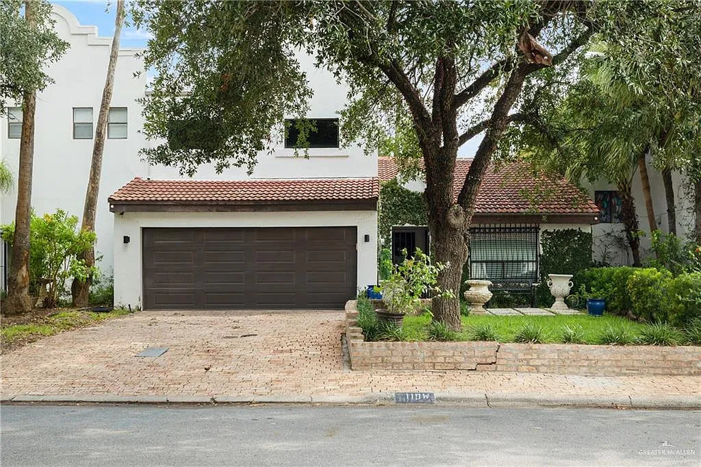 3 bed, 2.0 bath, 2553 sqft, $2,700 — Photo 1