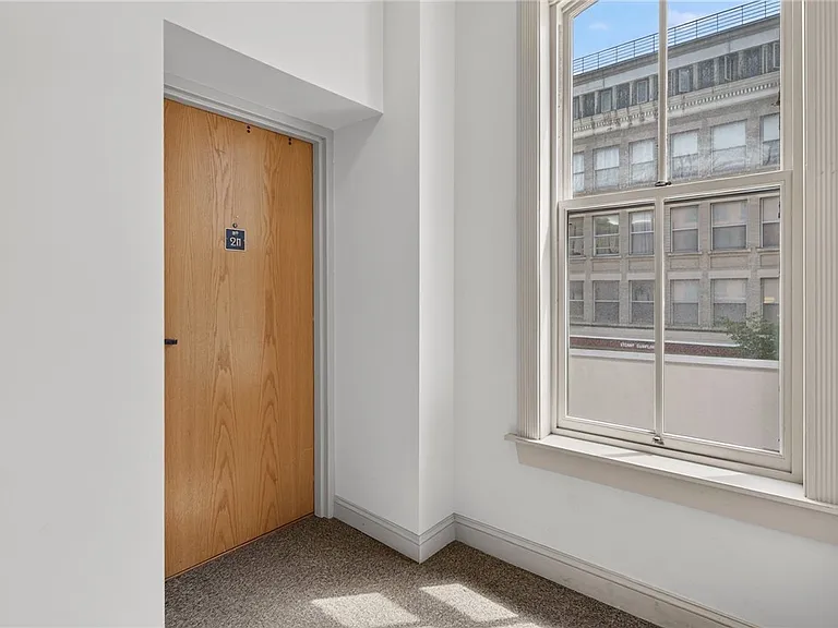 224 E State St — Photo 5