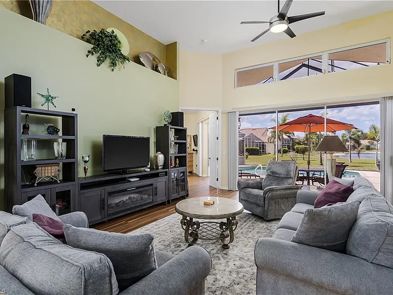 28460 Highgate Dr — Photo 8