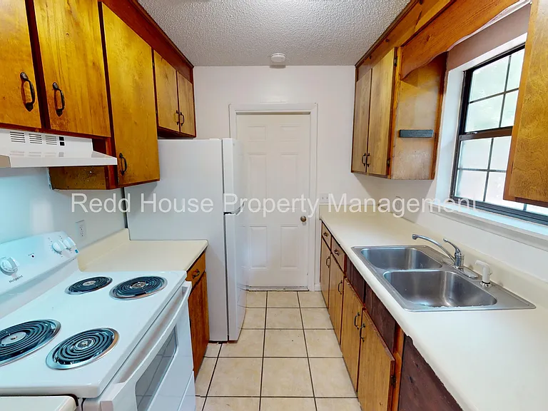 111 Oak Ridge Dr — Photo 4