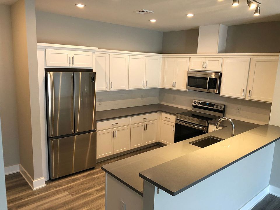 2nd image of 11 Lafayette Dr #3301