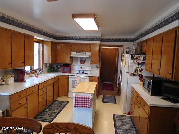 3rd image of 22 10th Ave NE