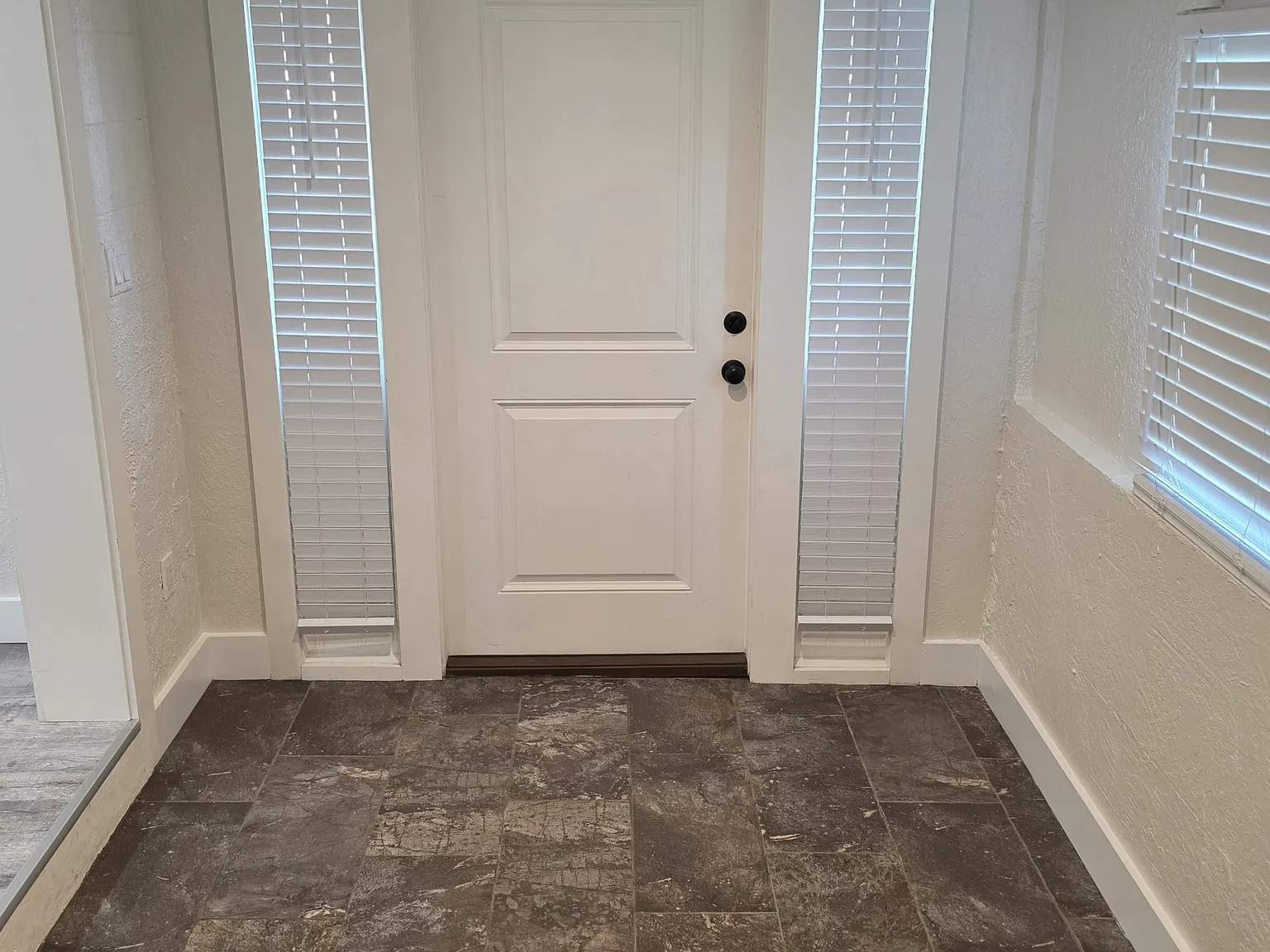 3 bed, 1137 sqft, $2,450 — Photo 2