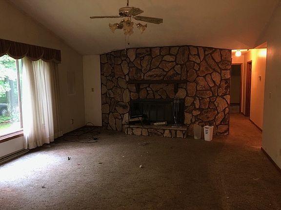 4th image of 224091 Laurie Ann Ln
