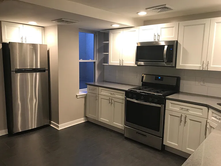 429 Dickinson St #2 — Photo 5
