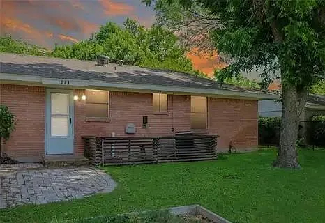 1213 Hampshire Ln #A — Photo 3