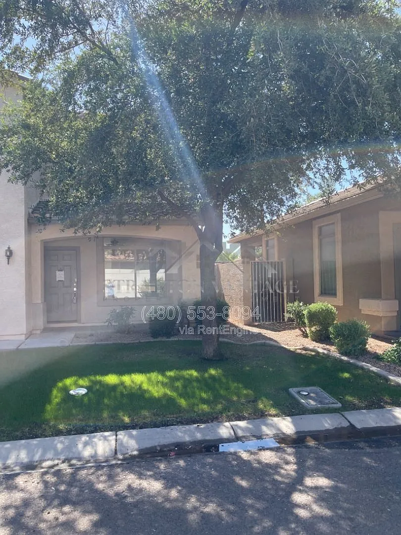 4 bed, 2.5 bath, 1720 sqft, $2,195 — Photo 2