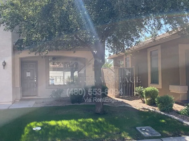 1327 E Weatherby Way — Photo 2