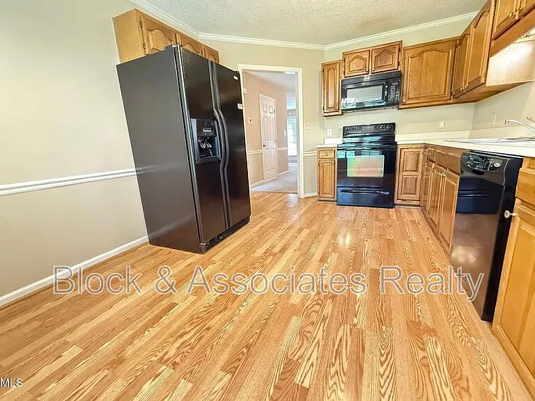 120 Greenmont Ln — Photo 4