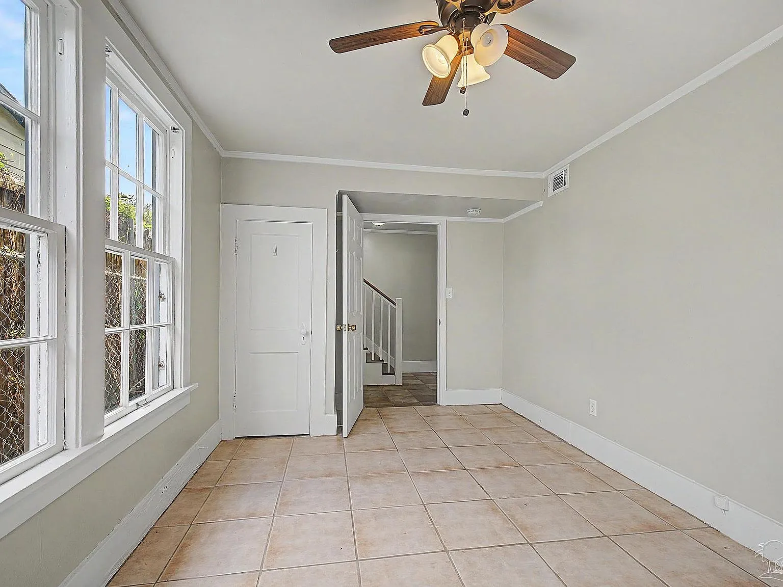 3 bed, 1200 sqft, $1,750 — Photo 3