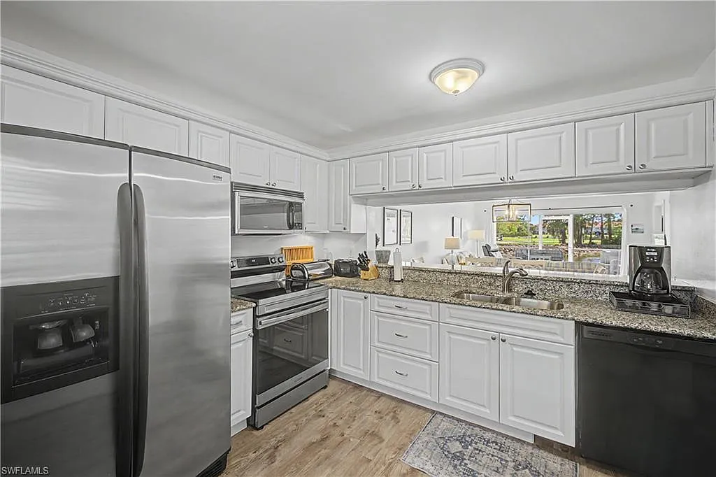 2 bed, 2.0 bath, 1097 sqft, $4,500 — Photo 4