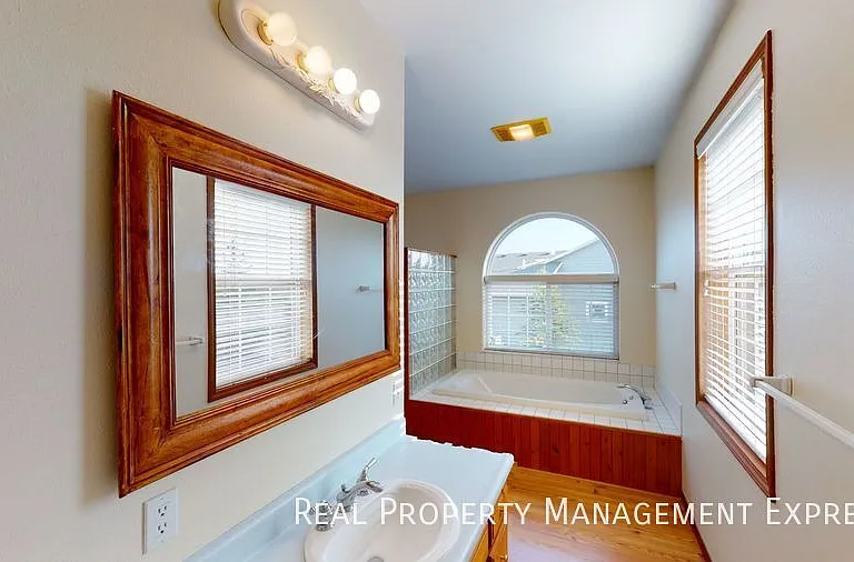 305 E Pine Lake Dr — Photo 13