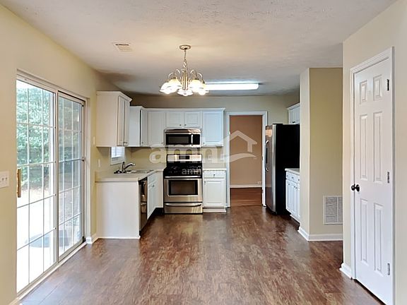4th image of 1014 Elsberry Dr