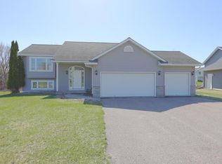 1018 Prairie Ridge Ln, Lester Prairie, MN 55354