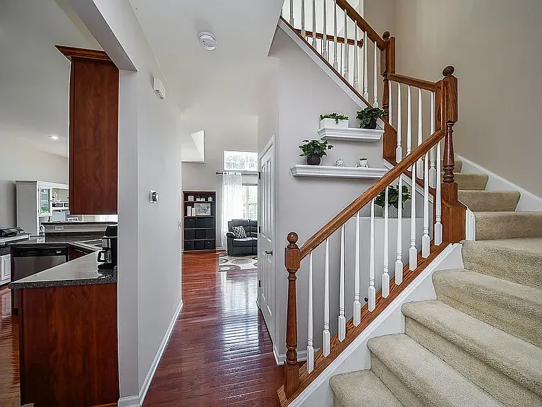 3 bed, 3.5 bath, 2000 sqft, $2,800 — Photo 2