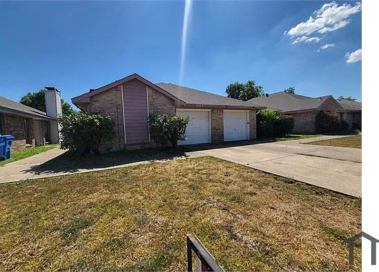 3 bed, 1350 sqft, $1,900 — Photo 1