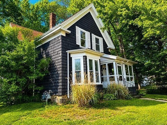 3rd image of 106 Monk St