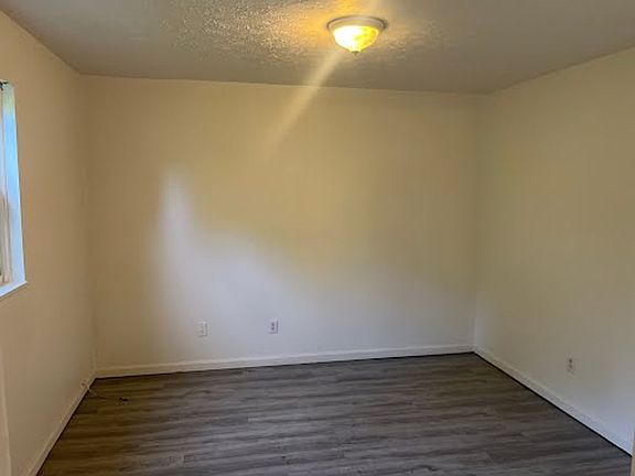 5th image of 306 Elmwood Dr #3