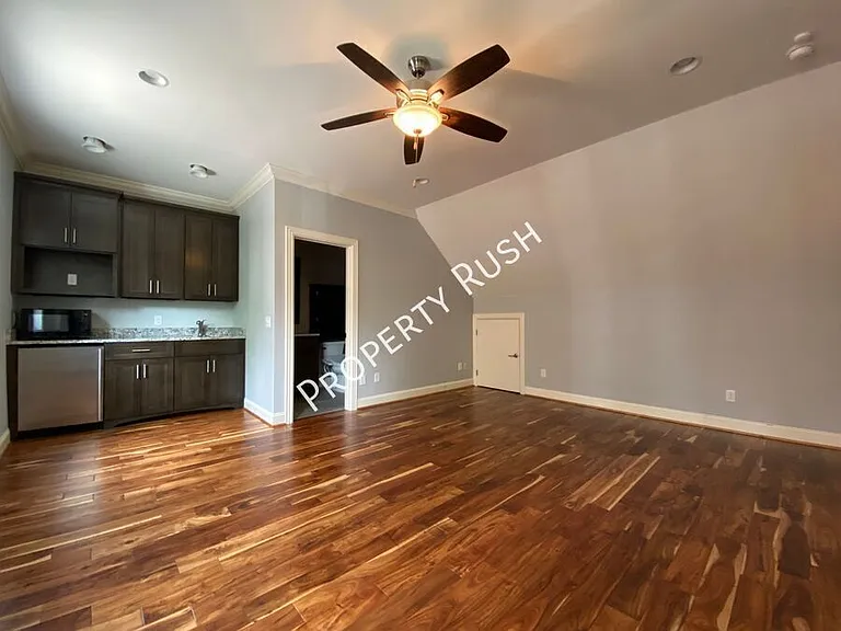 105 E 3rd St — Photo 34