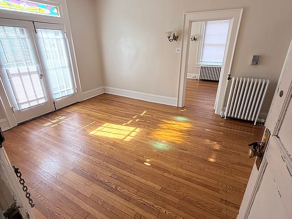 2nd image of 414 N Sheppard St APT 13