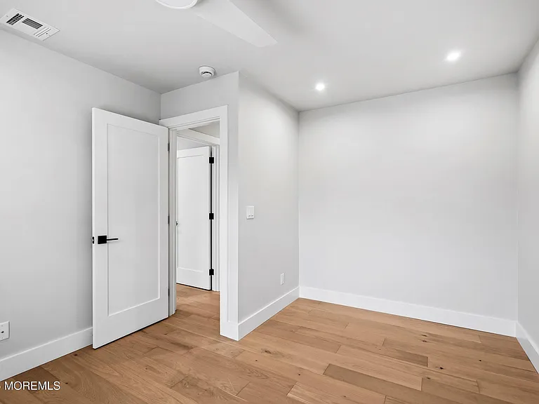 75 Grand Central Ave #9 — Photo 24