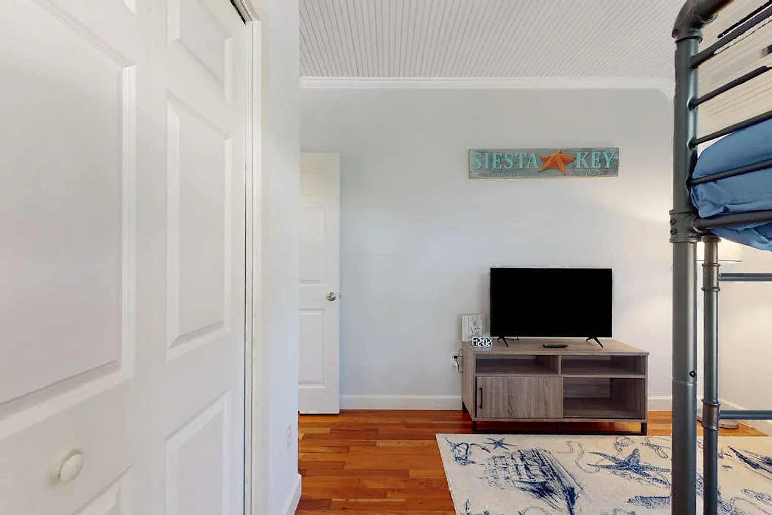 3 bed, 2.0 bath, 2497 sqft, $4,134 — Photo 3