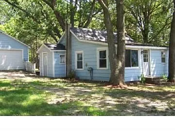 10534 Lake Dr photo 1