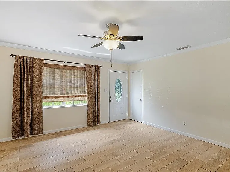 2136 Harriet Dr — Photo 3