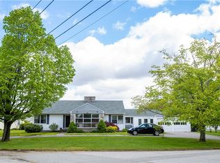 40 Poppy Dr, Cranston, RI 02920