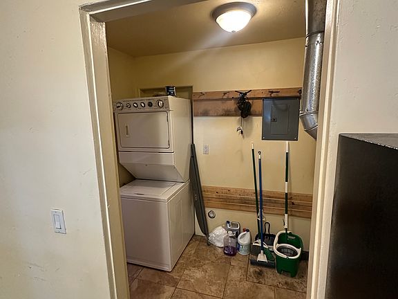 3rd image of 1109 Belford Ave