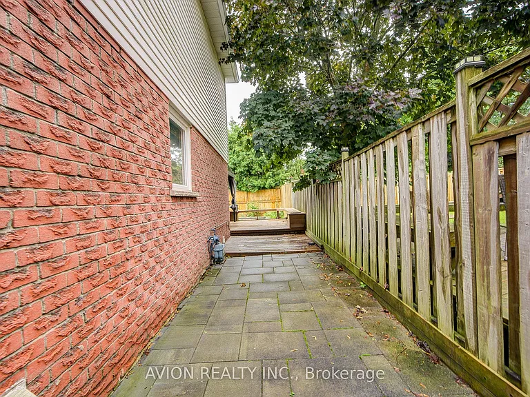 9 Falan Heights Cres — Photo 33
