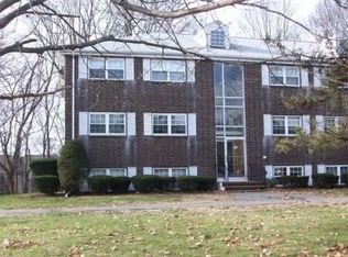38 Edgelawn Ave APT 8, North Andover, MA 01845