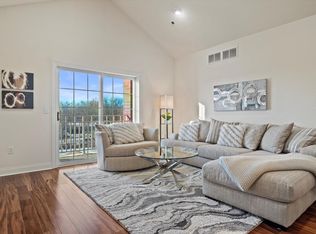 17490 Crest Hill Dr UNIT 14, Brookfield, WI 53045