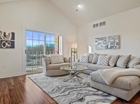 17490 Crest Hill DRIVE #14, Brookfield, WI 53045