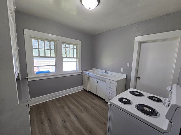 2nd image of 506 Fowler St