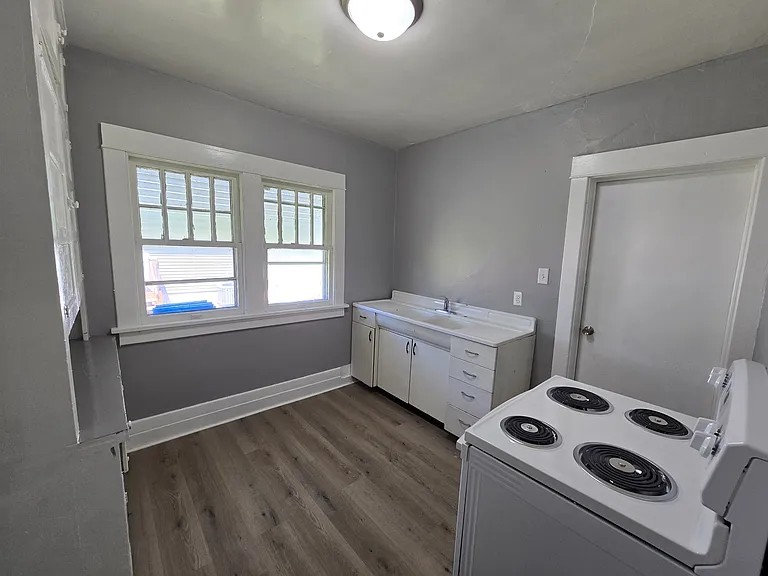 506 Fowler St — Photo 2