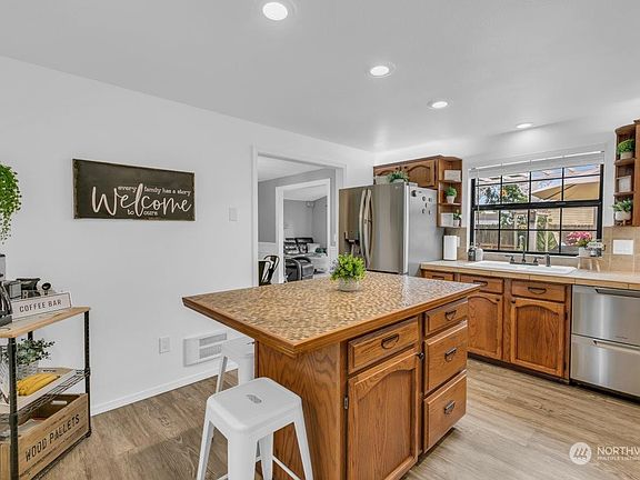 4th image of 9415 Pinedrop Court SE