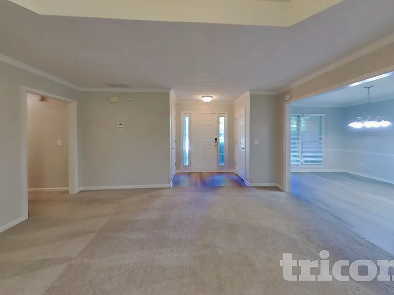 1911 Kevin Dr SE — Photo 3