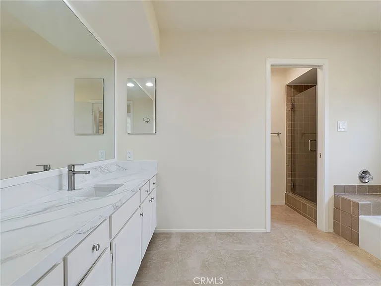 5214 Calatrana Dr — Photo 23
