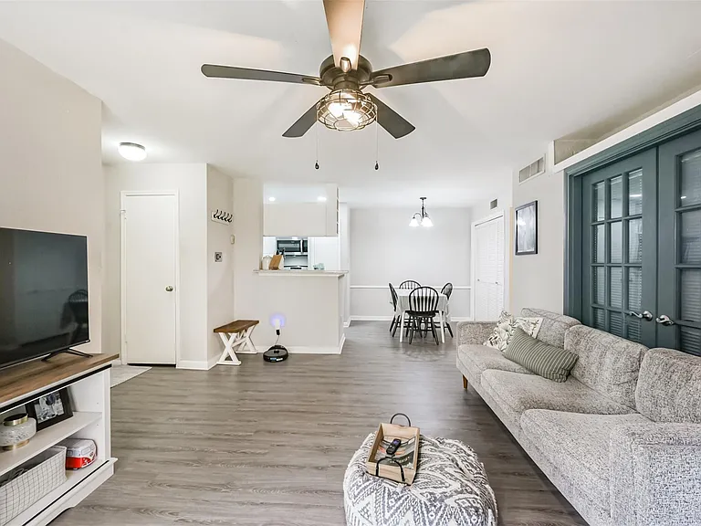 2121 Hepburn St #612 — Photo 1