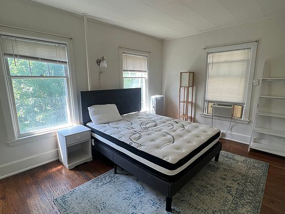 5th image of 510 University Ave