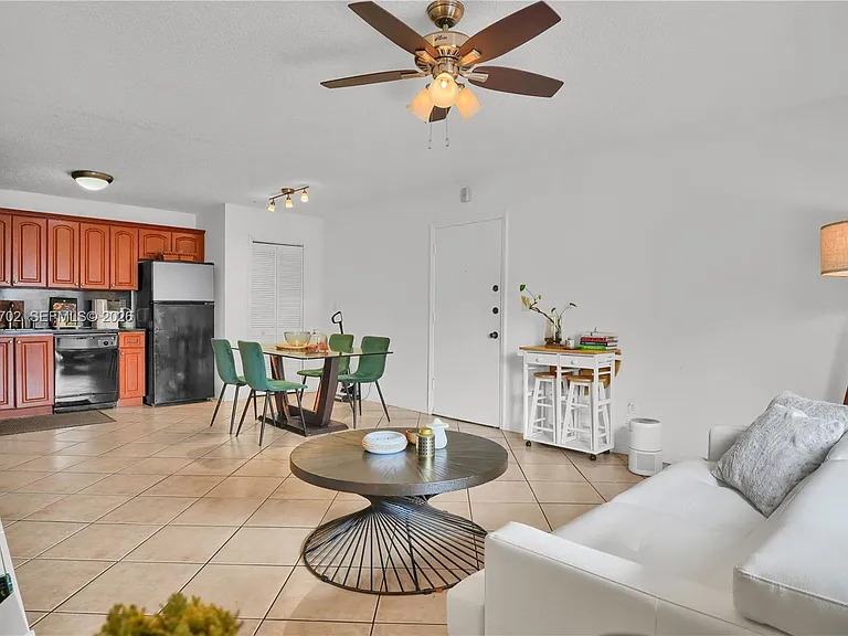 10786 N Kendall Dr #D18 — Photo 9
