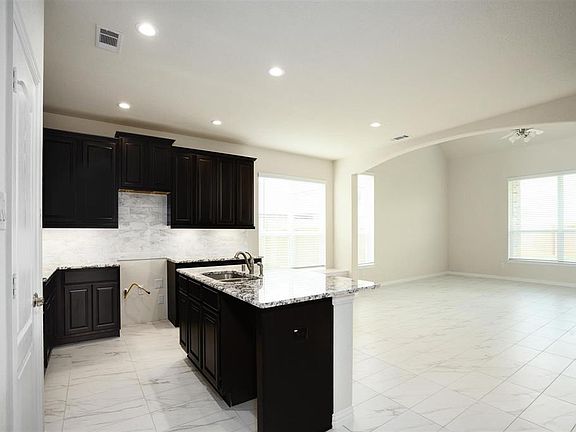 4th image of 1818 Benbrook Hollow Ln