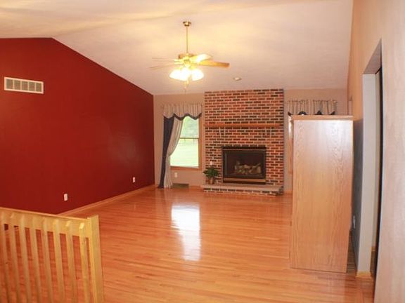 3rd image of 96 Autumnwood Dr