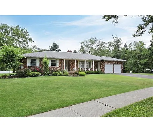 10 Canterbury Rd photo 1