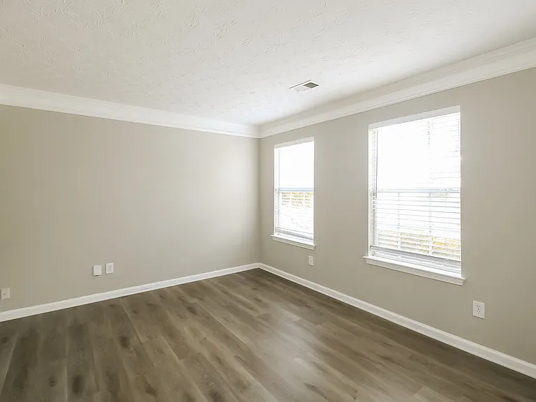 80 Greenway Dr — Photo 5