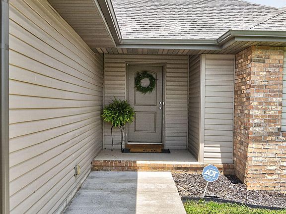 5th image of 505 S Forest Ln