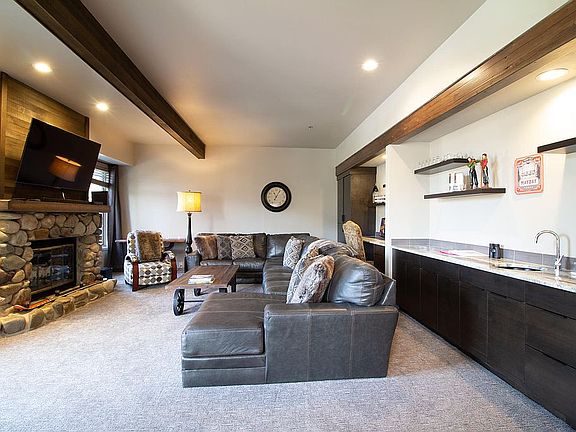 3rd image of 171 Valleywood Dr #202