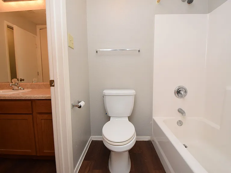 10811 Lanshire Dr — Photo 13